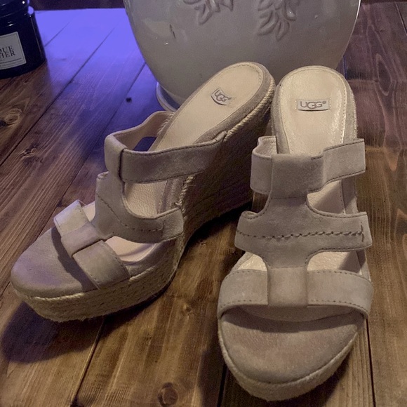 UGG - Picture 2 of 10